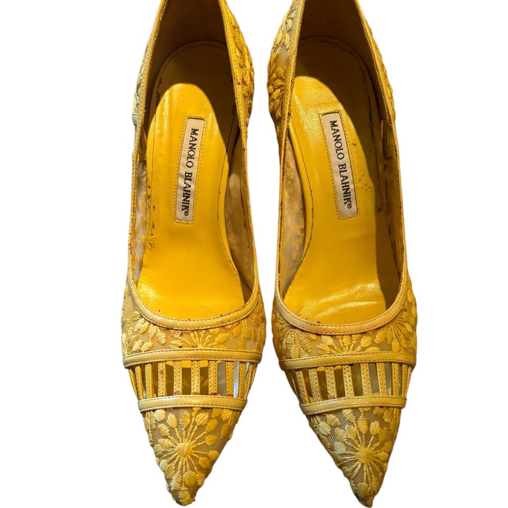 Yellow Embroidered Manolo Blahnik’s Size 40